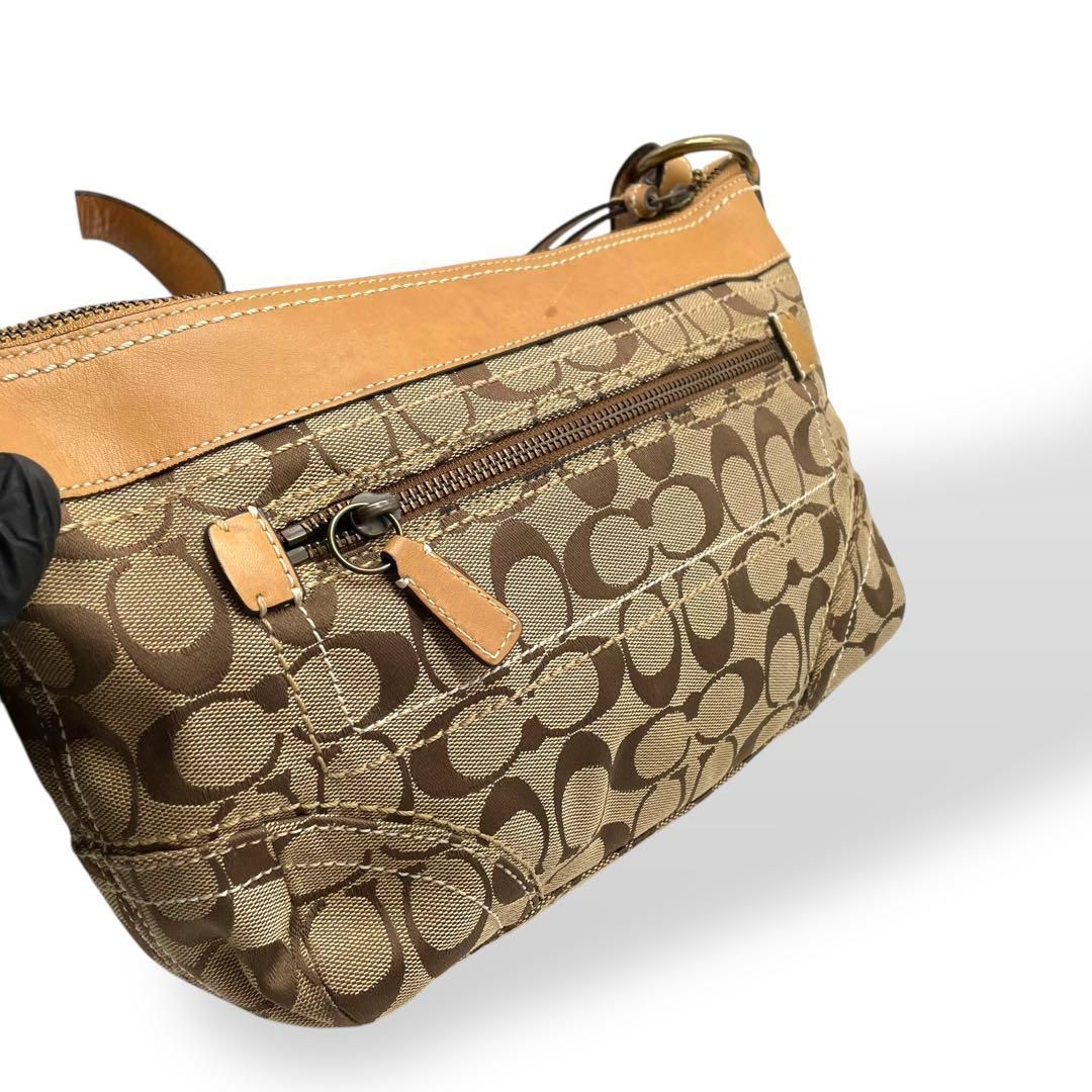 美品 COACH コーチ ショルダーバッグ シグネチャー 斜め掛け 美品 COACH コーチ ショルダーバッグ シグネチャー 斜め掛け