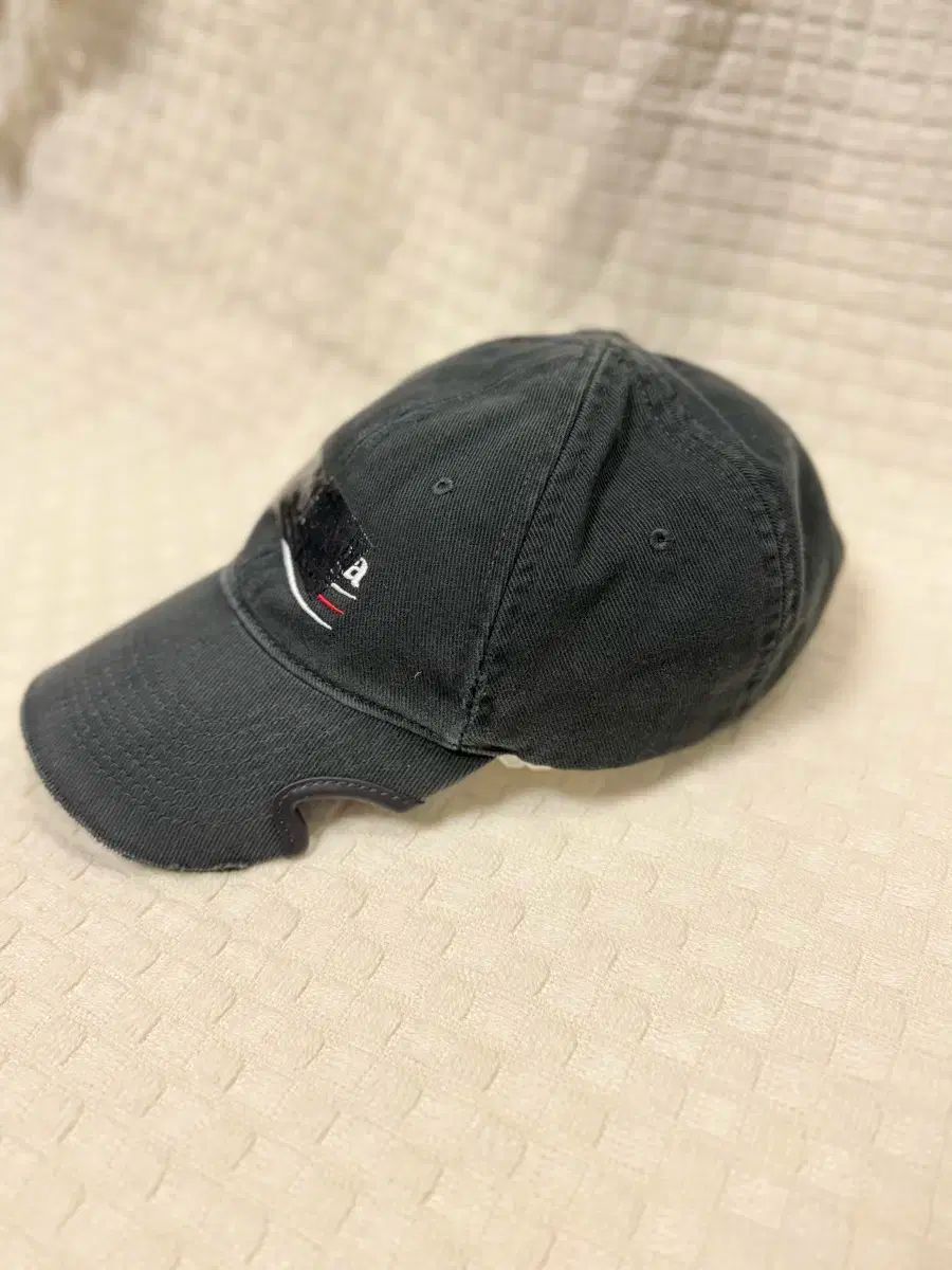 バレンシアガ ファー ボールキャップ 59L