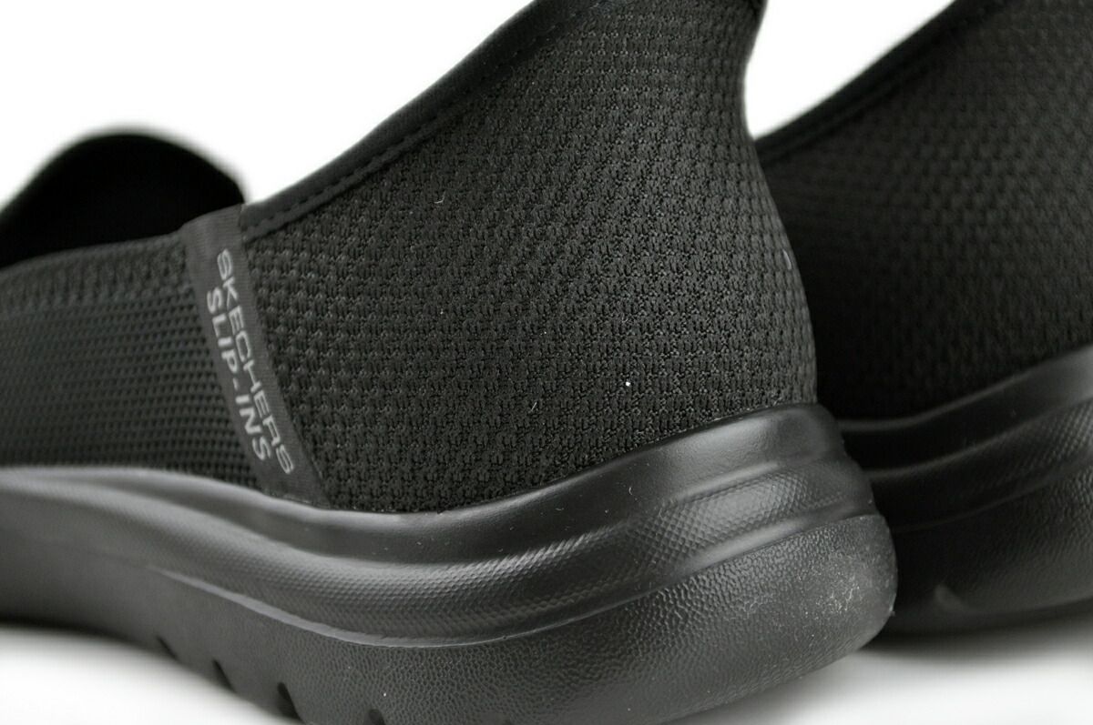 SKECHERS