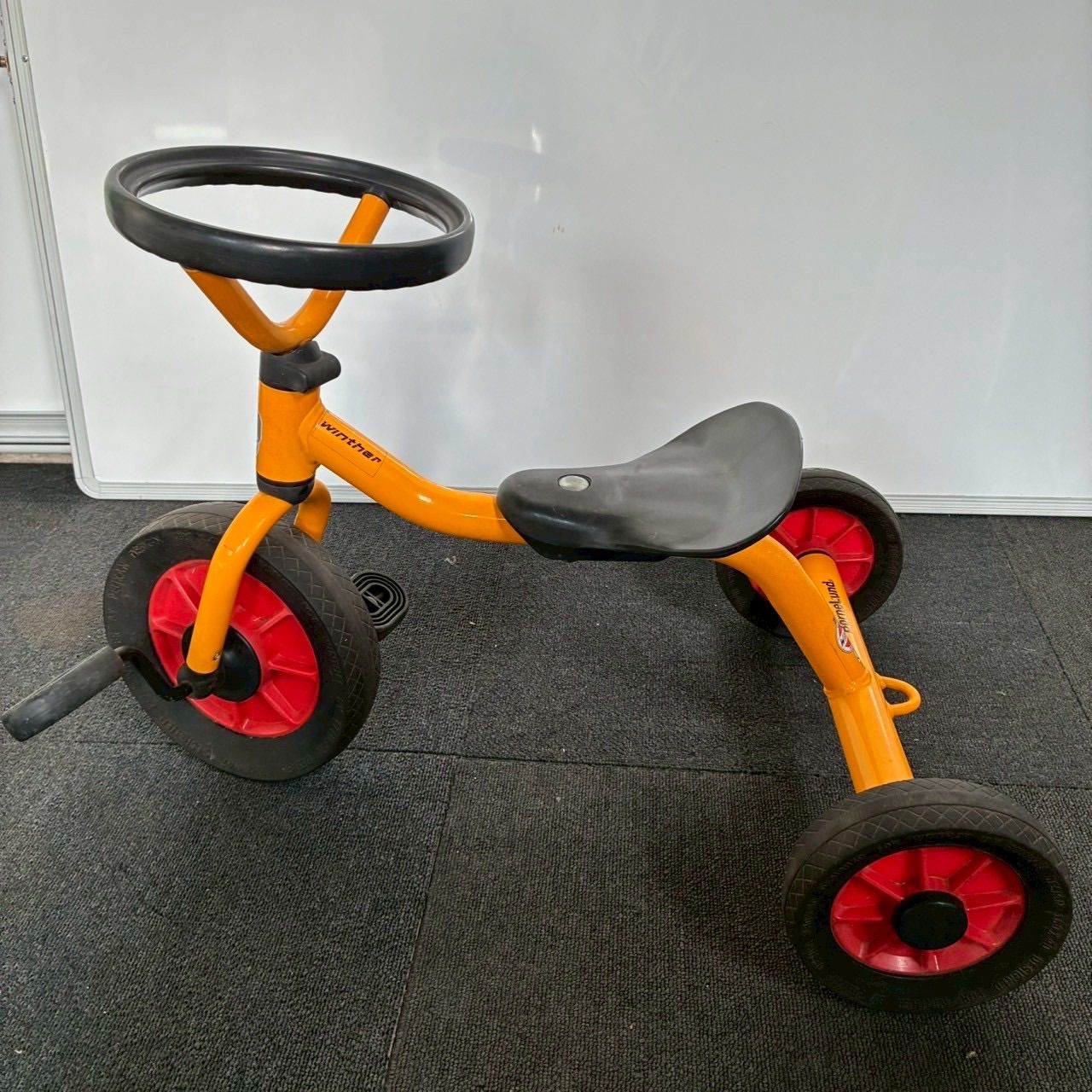 Winther ボーネルンド 三輪車　丸ハンドル ウィンザー社 ペリカンデザイン三輪車 丸ハンドル 黄色