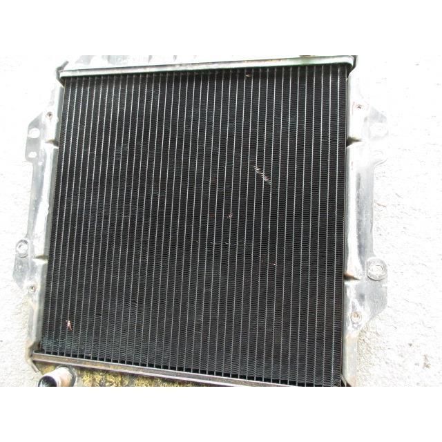 H8年 ジムニー E-JA22W ラジエーター 17700-83CB0 197735 4677