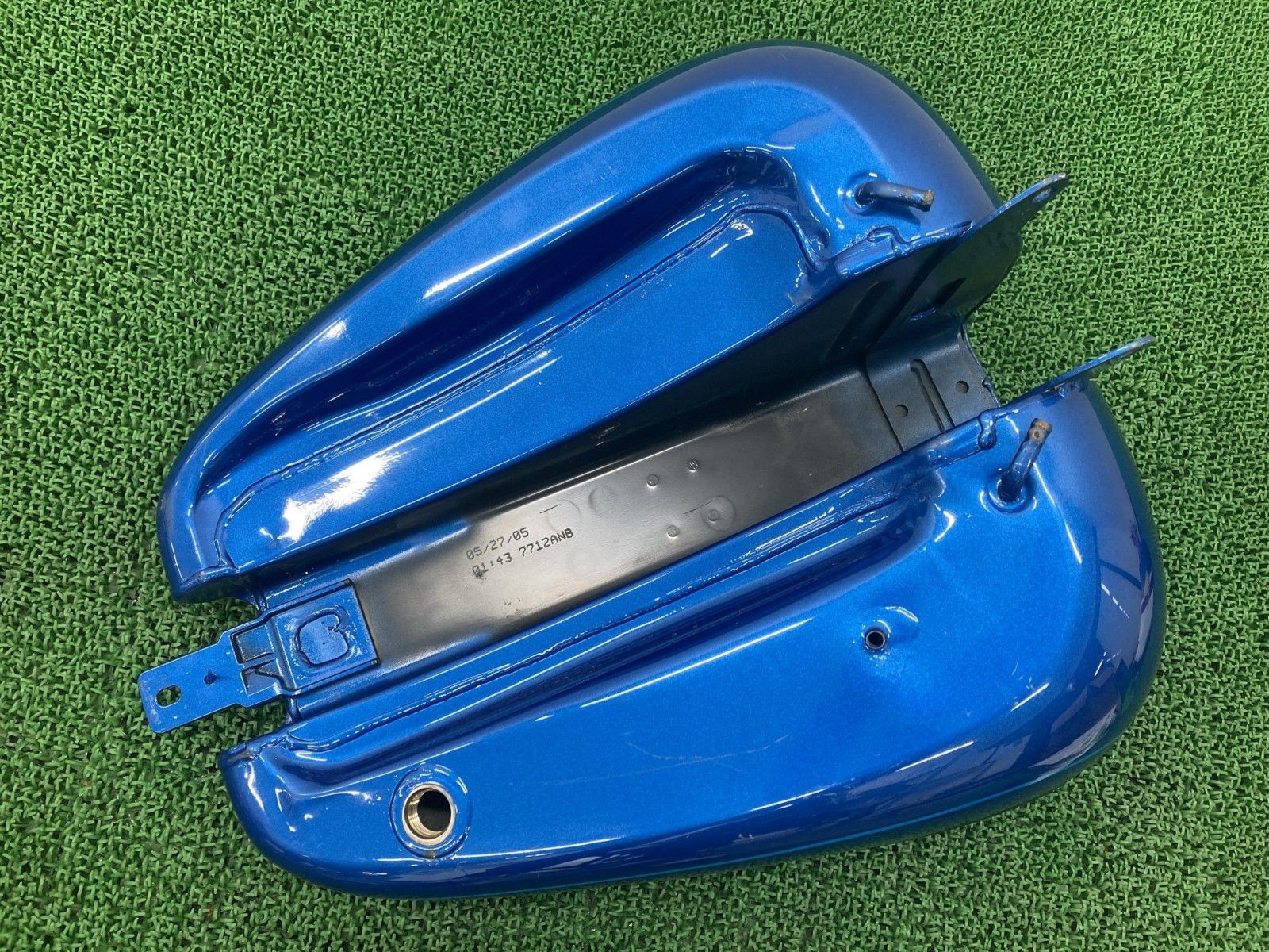 FLSTC1450 タンク 青M ハーレー 純正 バイク 部品 ラジカルペイント
