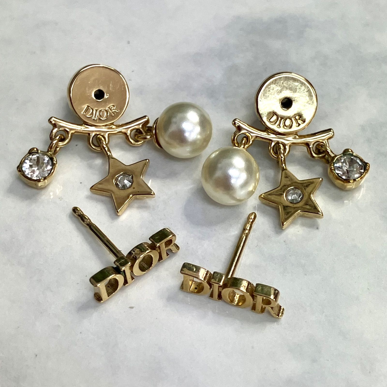 クリスチャンディオール EVOLUTION パールスターロゴピアス クリスチャンディオール EVOLUTION パールスターロゴピアス 【公式通販】