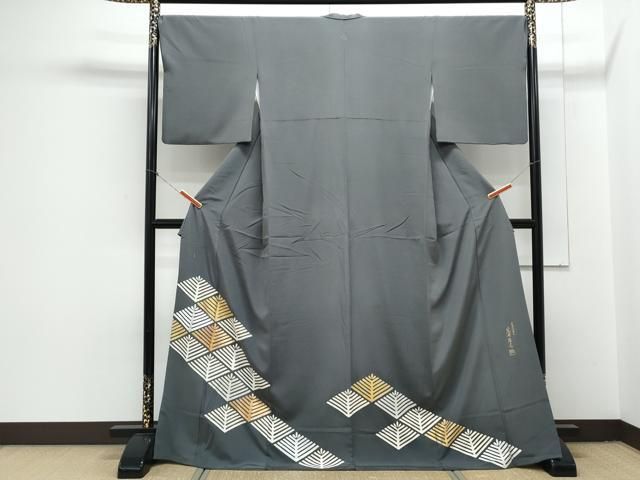 平和屋着物●日本舞踊家 岩井流宗元 岩井友見 色留袖 駒刺繍 菱松文 金彩 反端付き 正絹 CAAY9401th