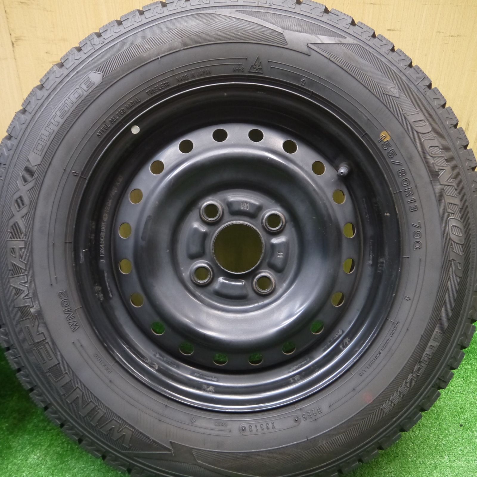 送料無料] 超バリ溝！9.5分以上☆スタッドレス 155/80R13 ダンロップ 