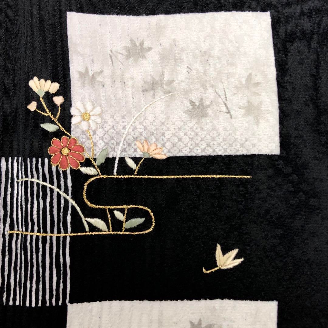 ☆ 付下げ 四角に刺繍の花模様 黒色 縮緬 ガード加工 しつけ糸 K-4399 付下げ 四角に刺繍の花模様 黒色 縮緬 ガード加工 しつけ糸 K-4399