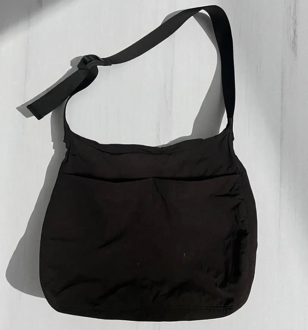 COS COS(コス) 高級感 購入 ナイロン バックル 留め金 クロスバッグ