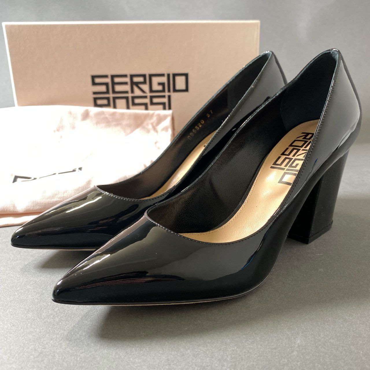 Sergio Rossi ブラック ポインテッドトゥパンプス 37