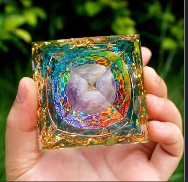 オルゴナイトピラミッド 7つのチャクラ - メルカリ 