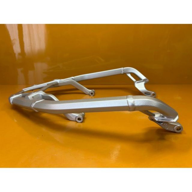 コーディネート 72284 HONDA ホンダ CRF1100L アフリカツイン純正 リアキャリア トップケースマウント 08L88-MKS-E00ZA 伝達力のある