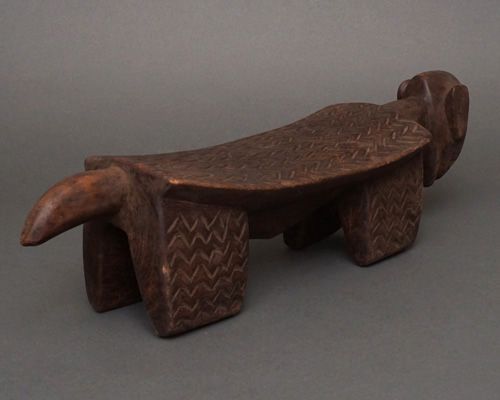 アフリカンアート 木製彫刻　コンゴ共和国　木製枕 アフリカンアート 木製彫刻 コンゴ共和国 木製枕
