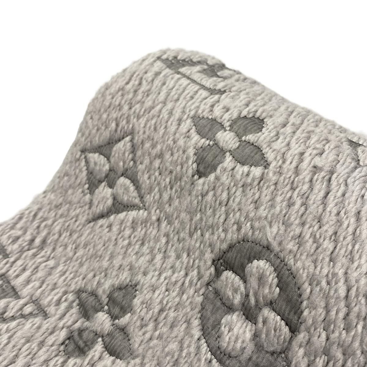 Louis Vuitton マフラー ロゴマニア グレー LOUISVUITTONロゴマニア