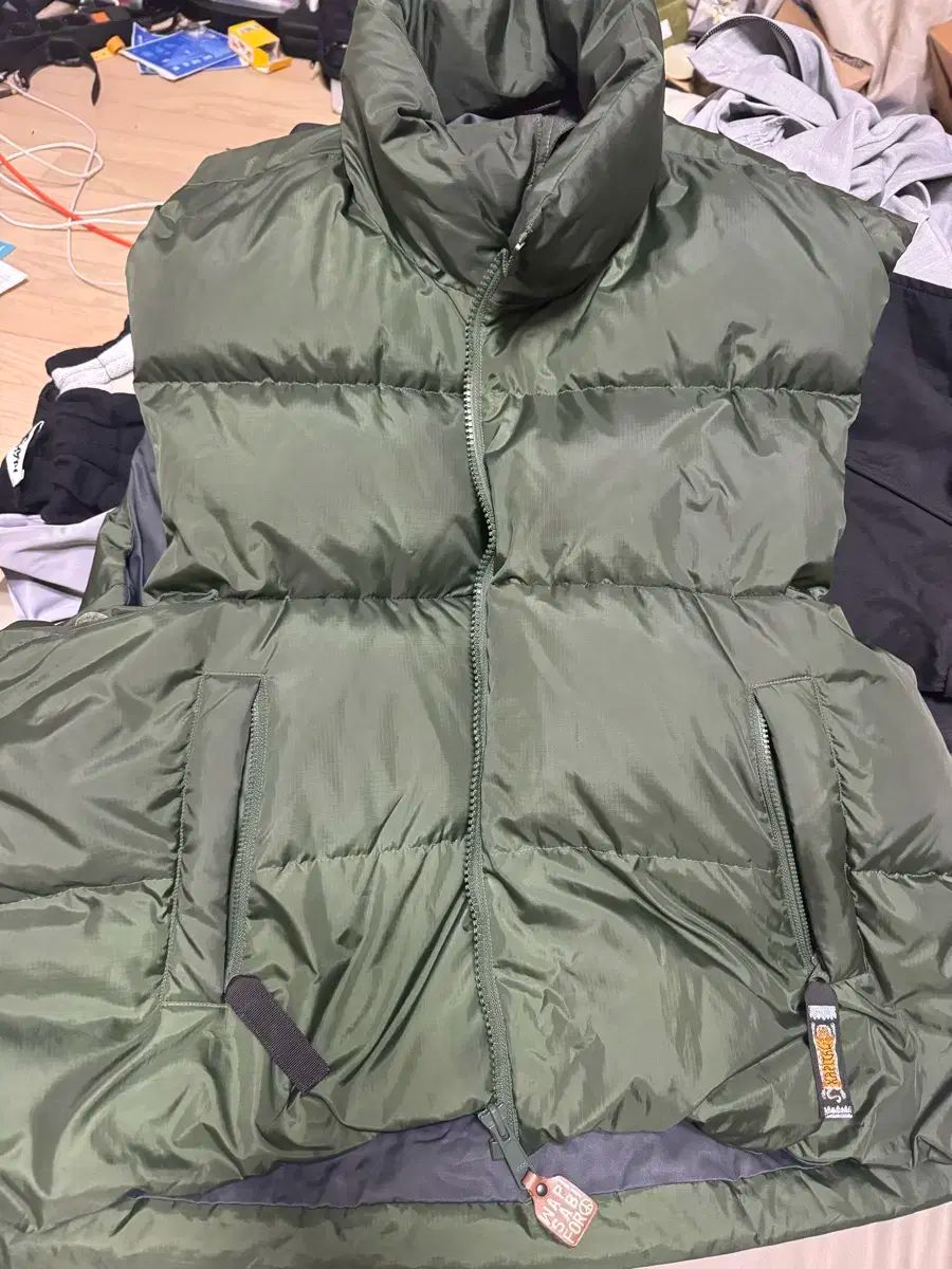 4 KAPITAL キャピタル バーガーキル リバーシブル ダウン ベスト