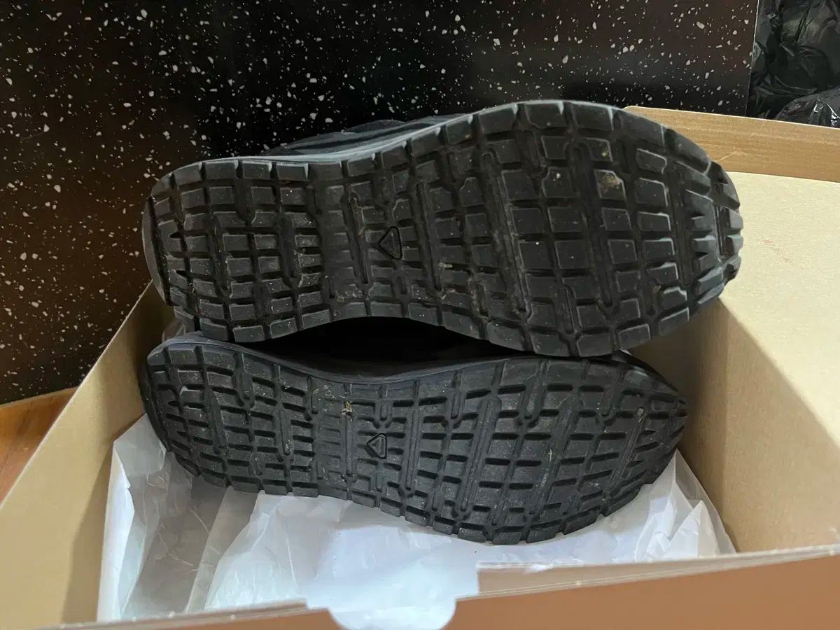 ボリスビザンサベリ SALOMON