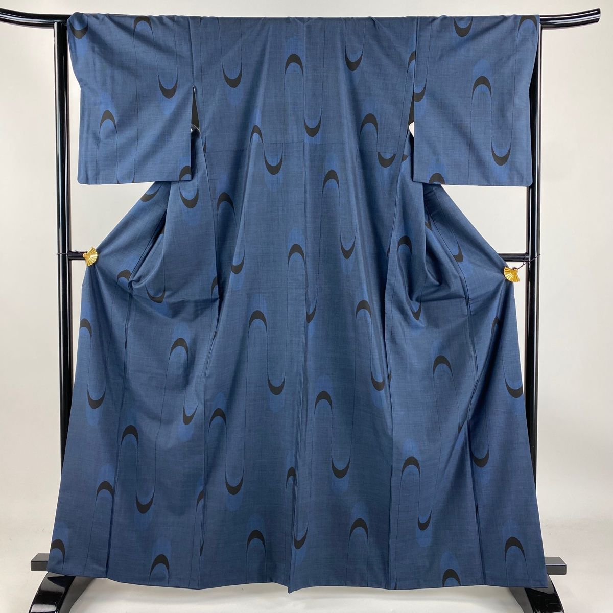 未使用品 紬 藍白色 薔薇 バラ 身丈163.0cm 裄丈68.0cm 袷 正絹 kimono-hojo_a828-4