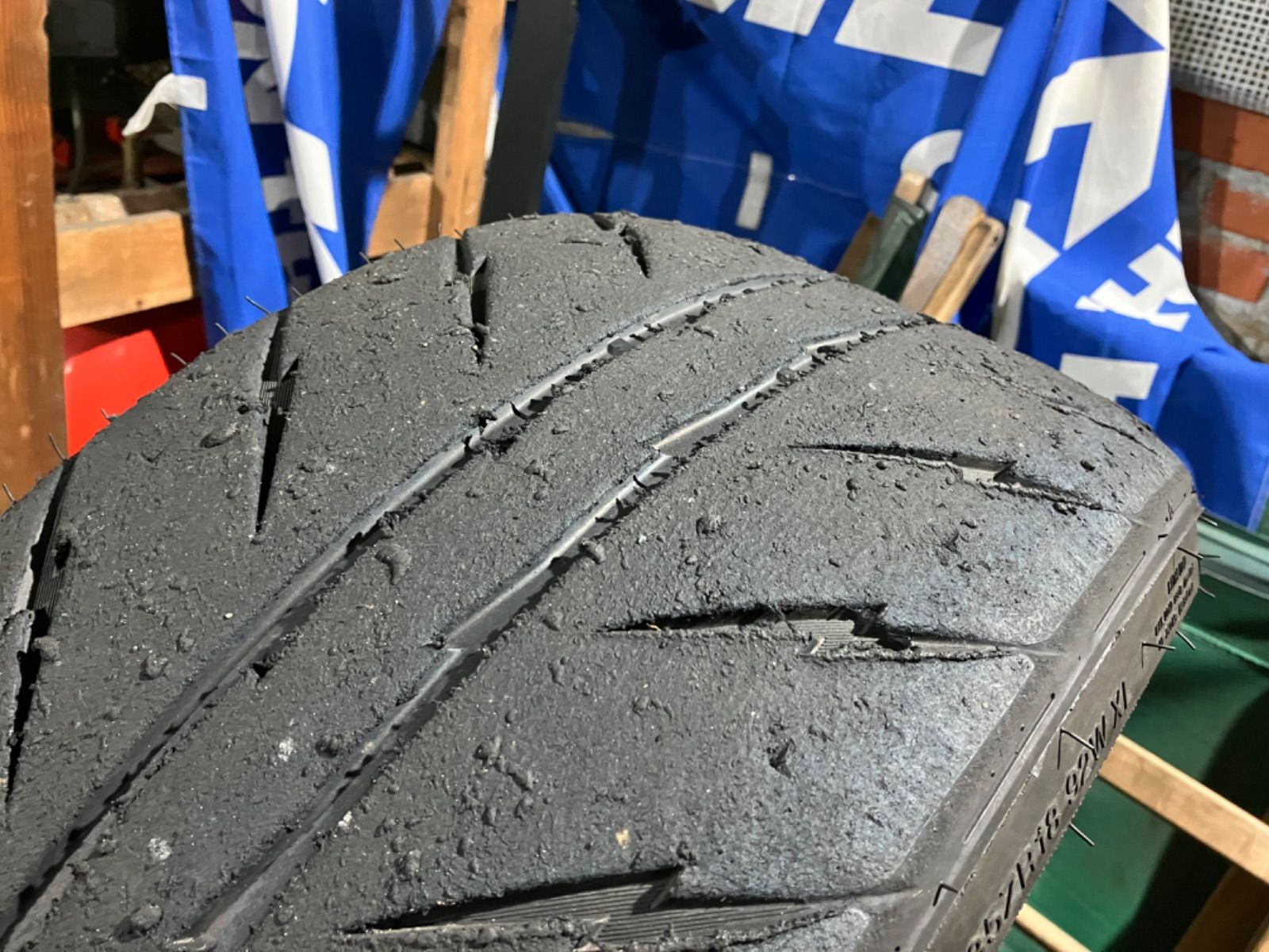 245/35R18 シバタイヤ SHIBATIRE REVIMAX R23 TW200 中古タイヤ2