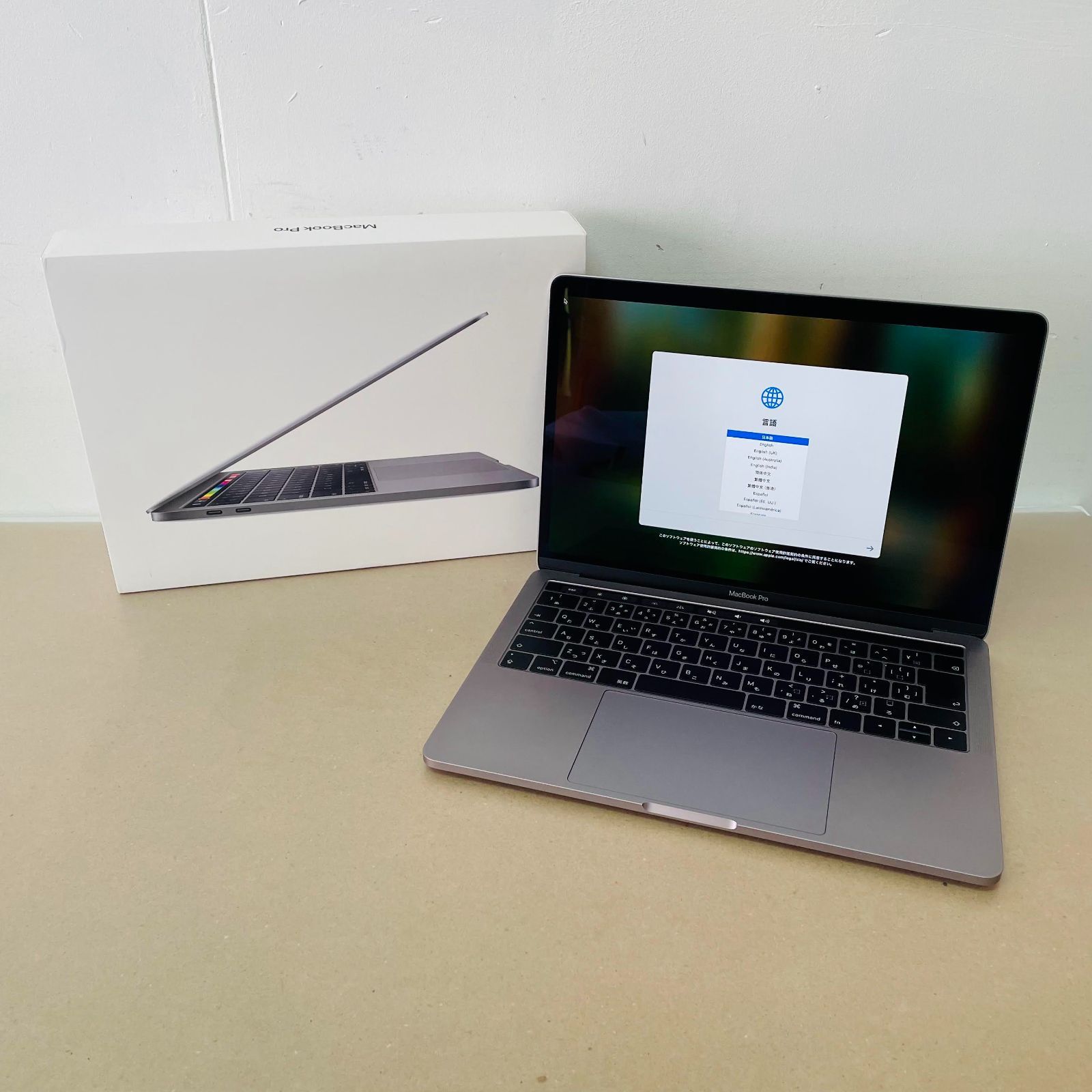 初期化済み　動作良好　MacBook Pro 13インチ　2019 1.7GHz クアッドコア　 i7 16GB 256GB 　充放電回数185回 　箱、充電器あり　C1858t80サイズ発送