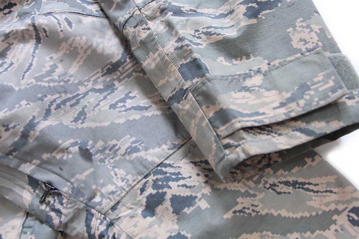 00s アメリカ軍 USAF デジカモ ゴアテックス パーカー ジャケット 古着 古着 00s 米軍 USAF APECS タイガー ストライプ カモ 迷彩 Gen3