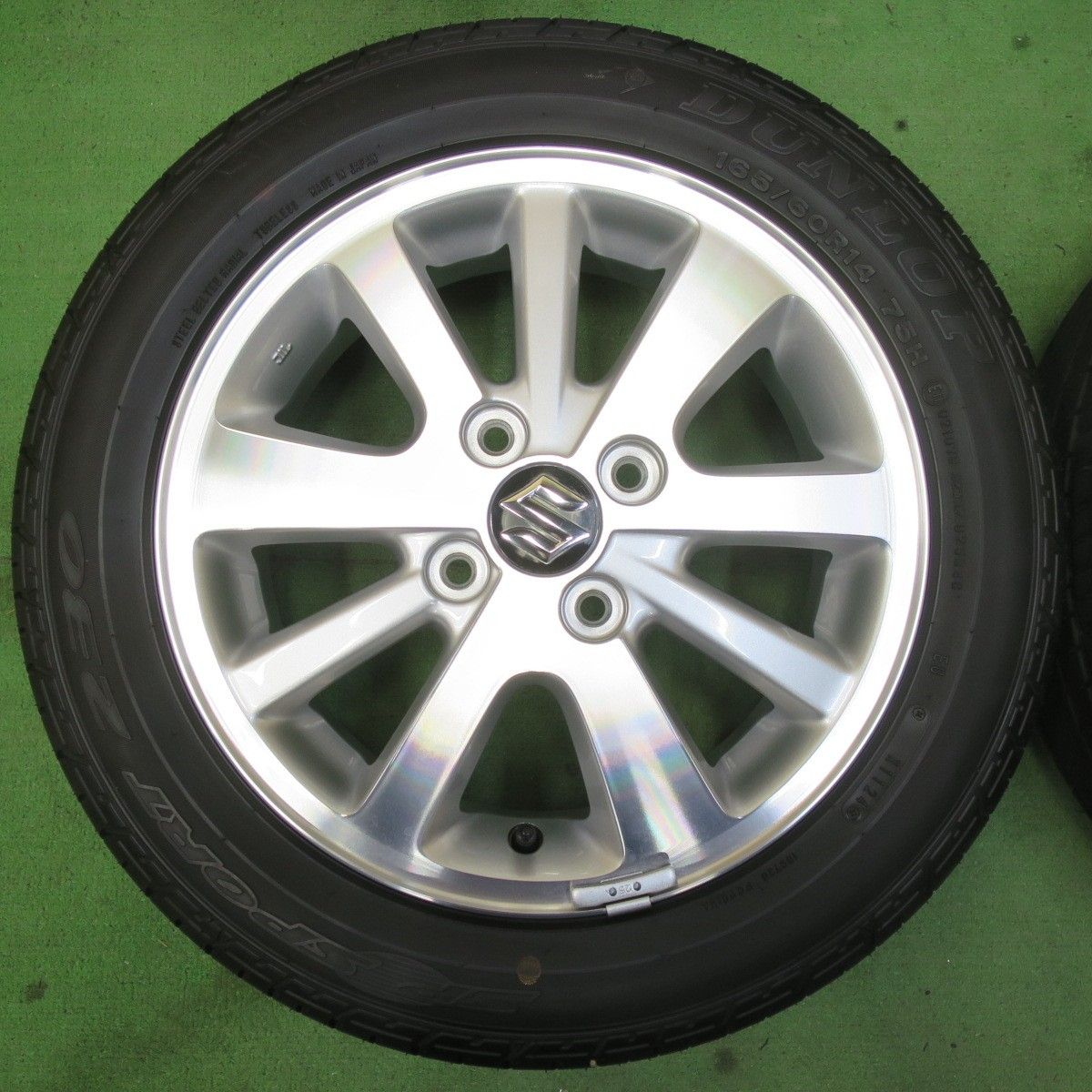 バリ溝　165/65R14 ダンロップ　23年製 バリ溝 165/65R14 ダンロップ 23年製 165 65 14（DUNLOP）の