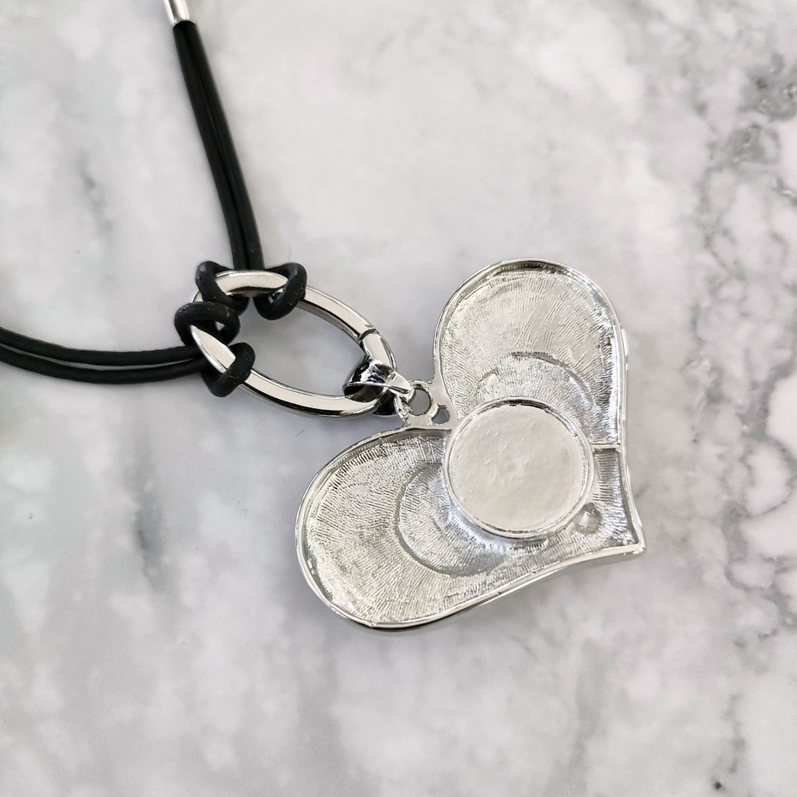 MEG KIM】HEART METAL NECKLACES (GOLD) - メルカリ