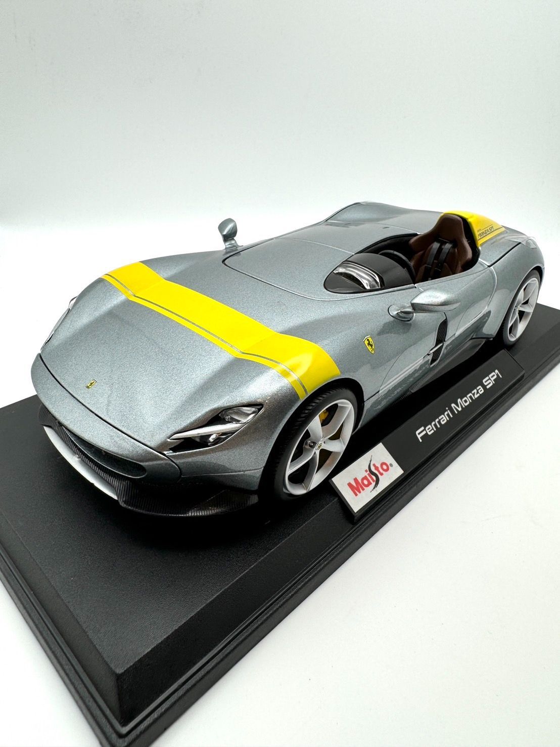 Maisto 1/18 Ferrari Monza SP1 シルバー/イエロー マイスト