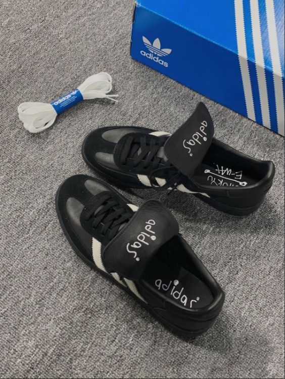 新品未使用 adidas HANDBALL SPEZIAL SHUKYU E-WAX Black カップルシューズ レディース/メンズ 箱付