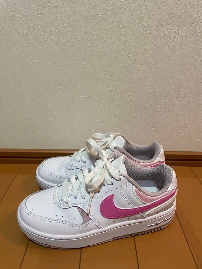 NIKE スニーカー