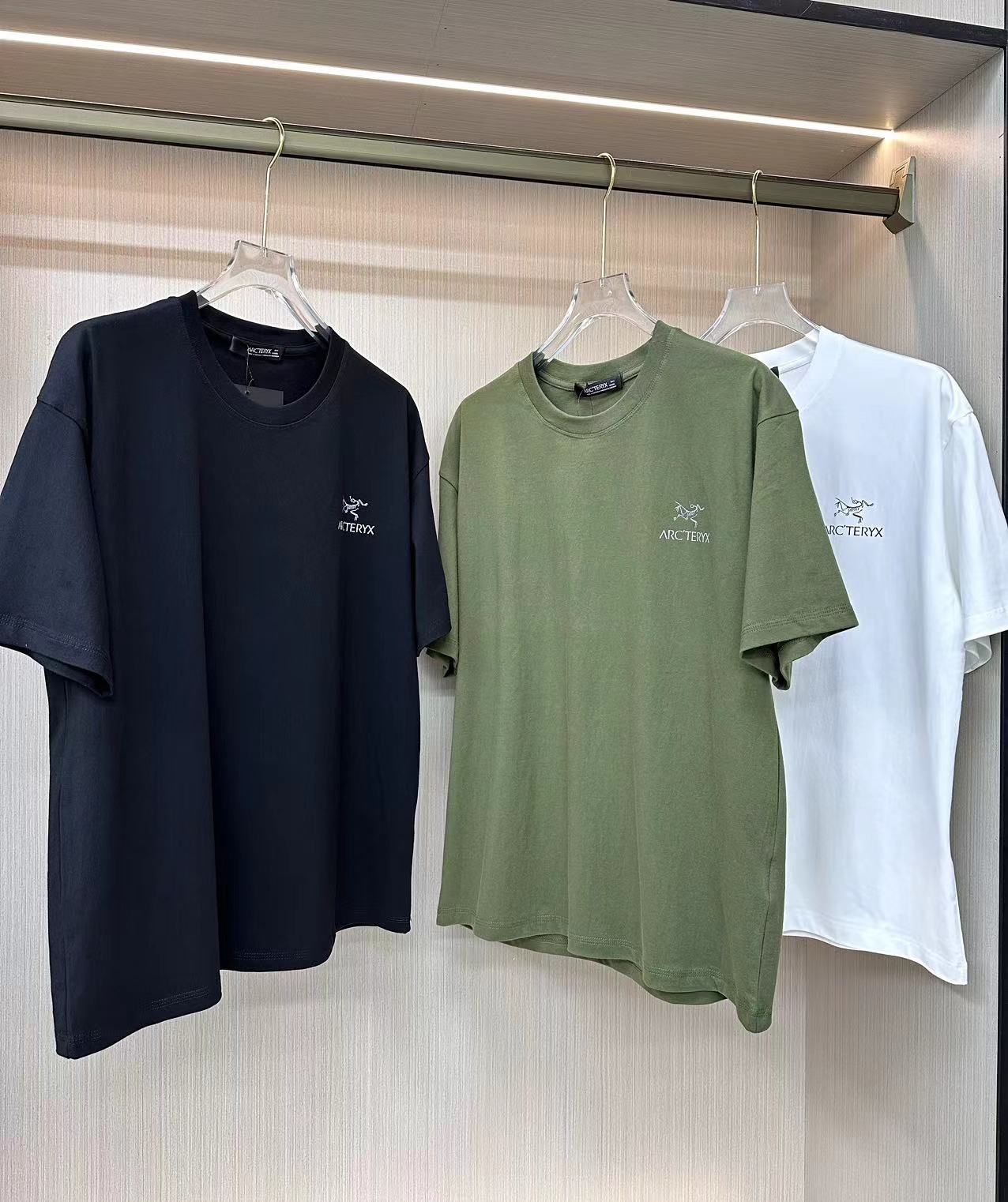 新品 ARC'TERYX アークテリク Tシャツ 半袖 反射ロゴ