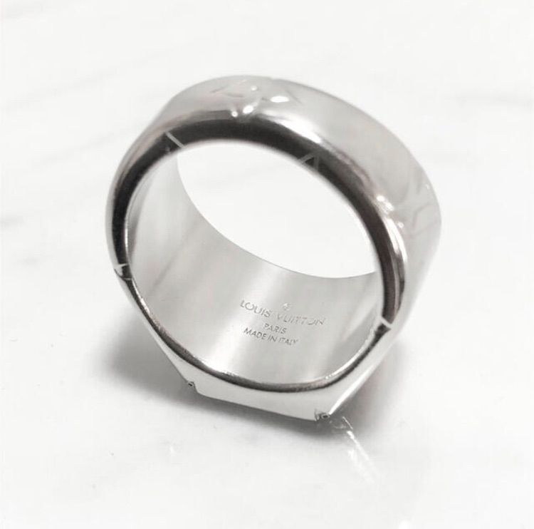 ヴィトン 指輪 シグネット シルバー 銀 モチーフ ロゴ メンズ L リング