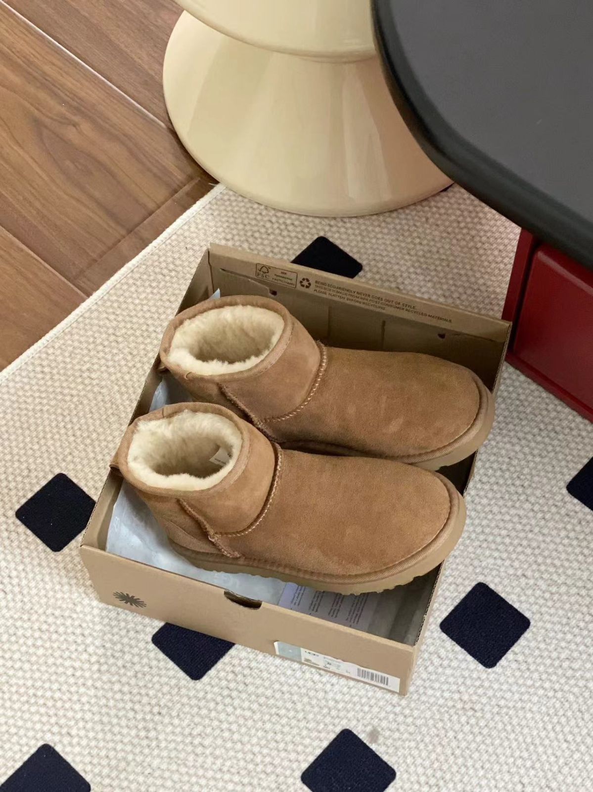 新品未使用   UGG アグ 厚底 5cm ブーツ クラッシックウルトラ ミニプラットフォーム