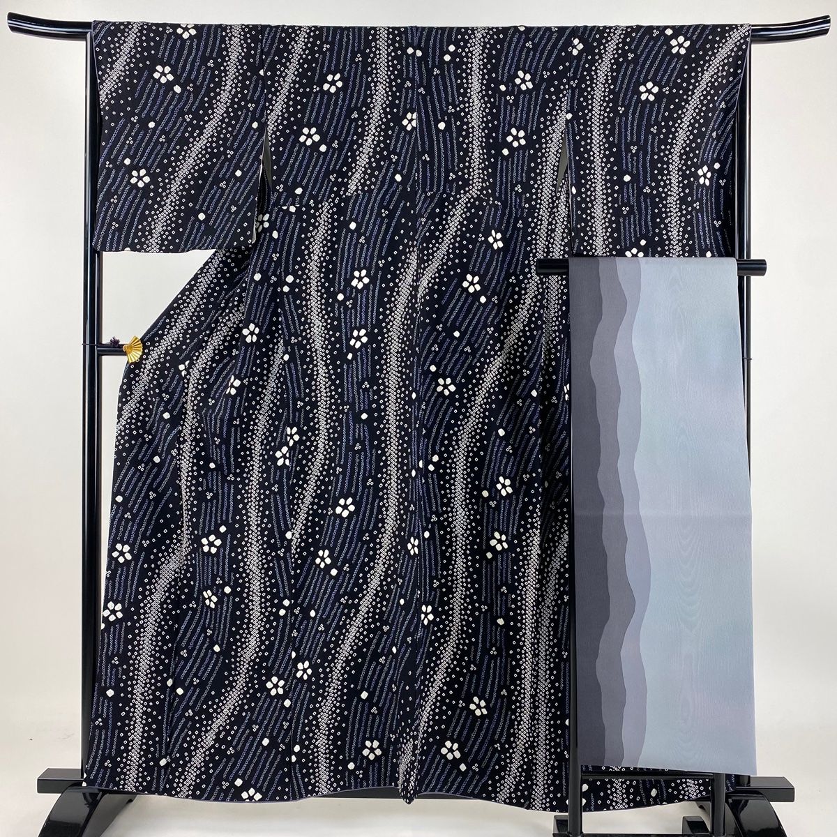 て*ず様 美品　袷　正絹　作家物　鮫小紋　縮緬　フルセット　身丈156 裄丈65 正絹紋付鮫小紋フルセット4点 正絹 袷 美品 江戸小紋 鮫小紋 裄