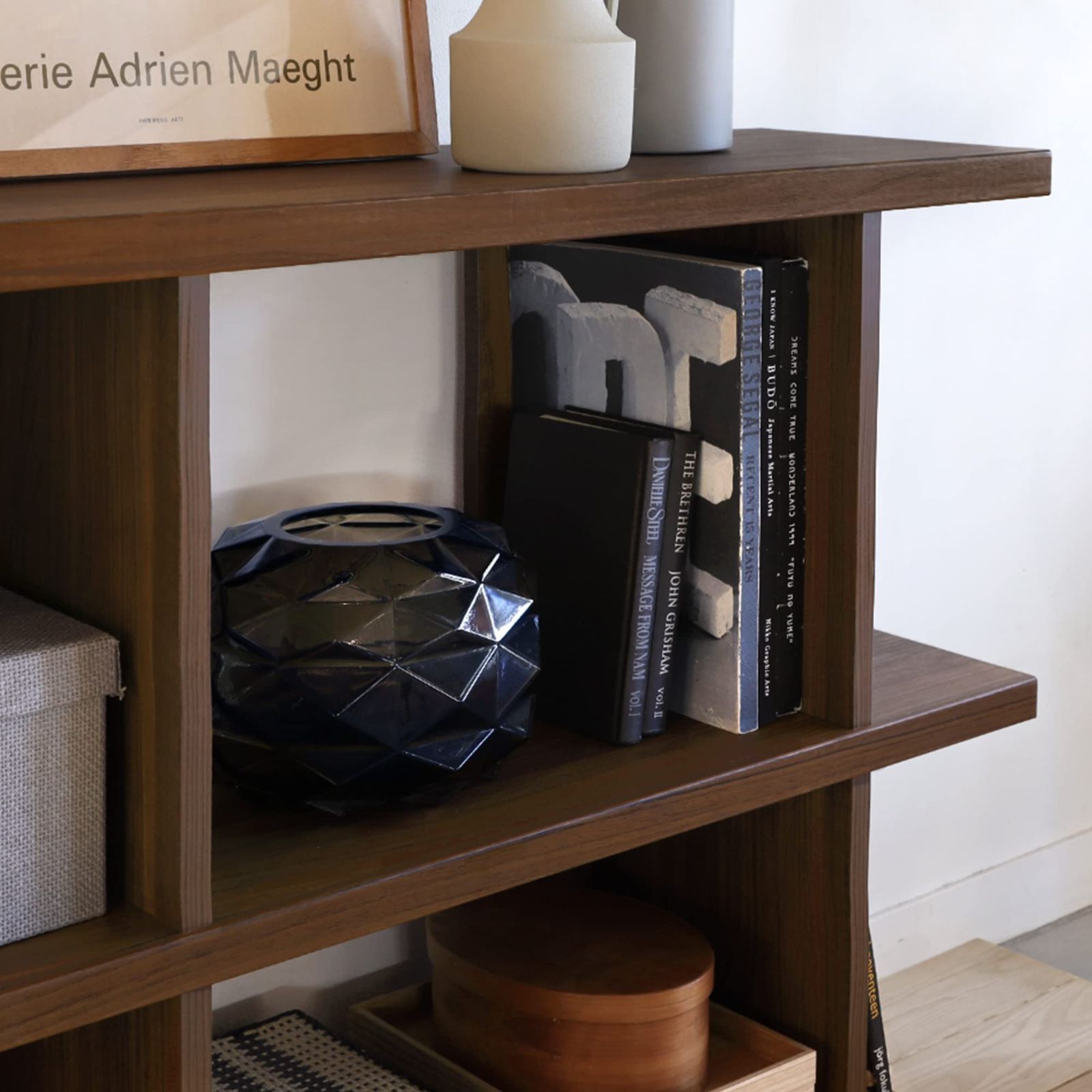 中央の棚は20kgの耐荷重 ダークブラウン