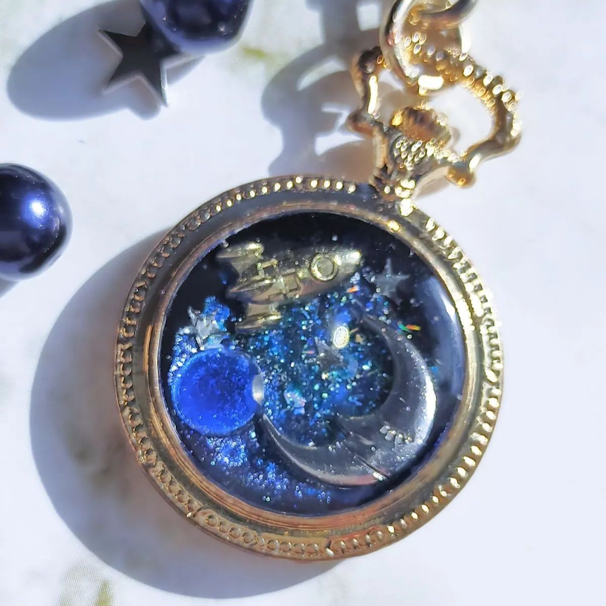 星空と歯車と星の蓄光宇宙レジンオルゴナイト懐中時計 レジン 満月 ハンドメイド ☆星空と歯車と星の蓄光宇宙レジンオルゴナイトフローライト付き