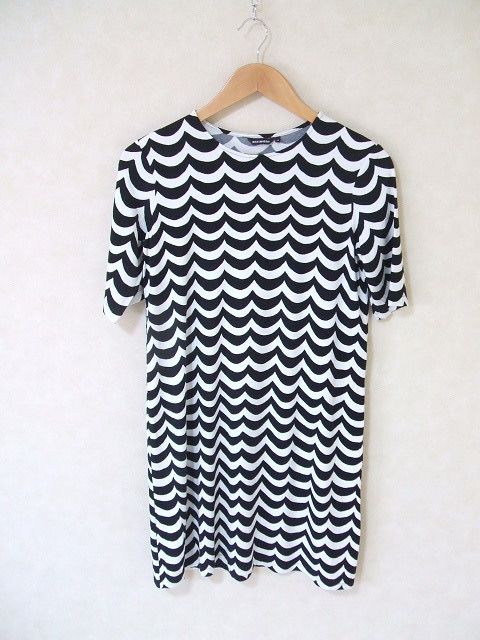 Marimekko X Uniqlo Women's Black & White Waves Tunic T-Shirt