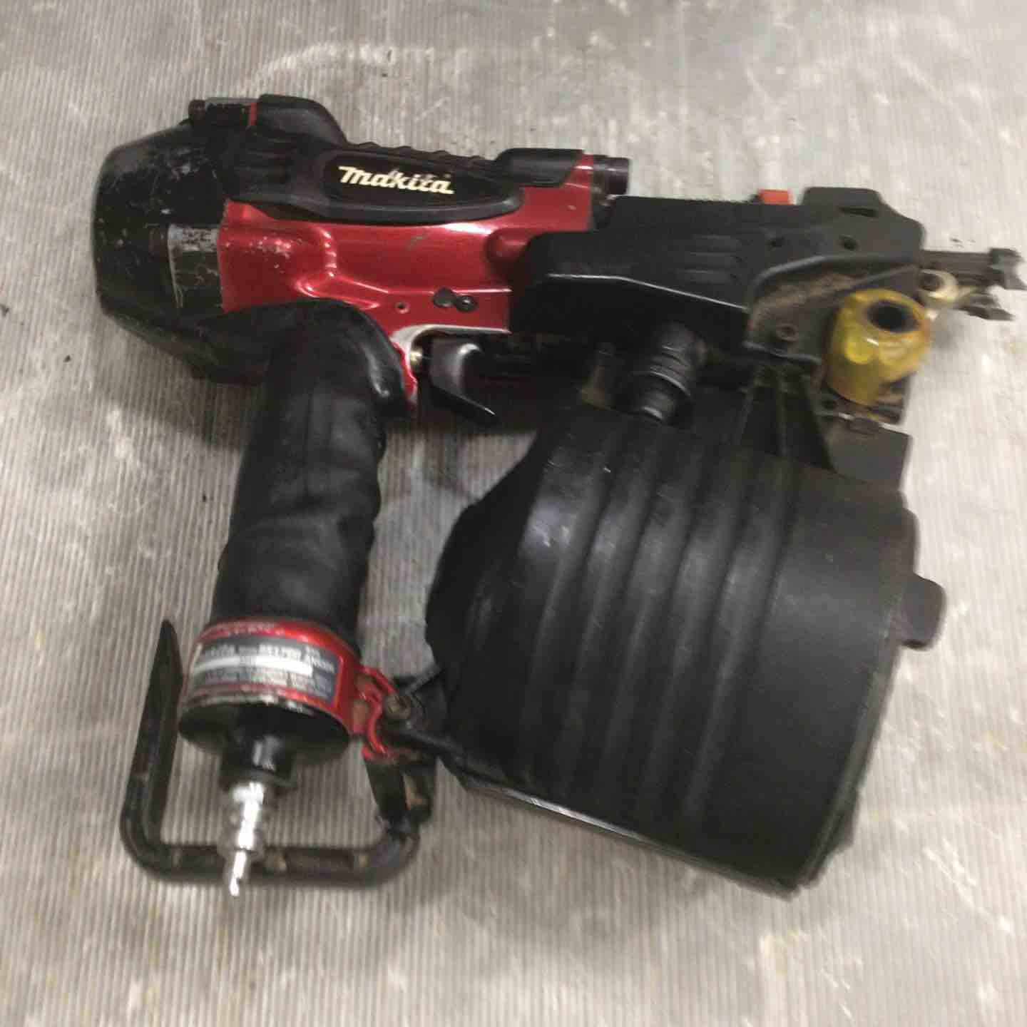 高圧エア釘打ち機