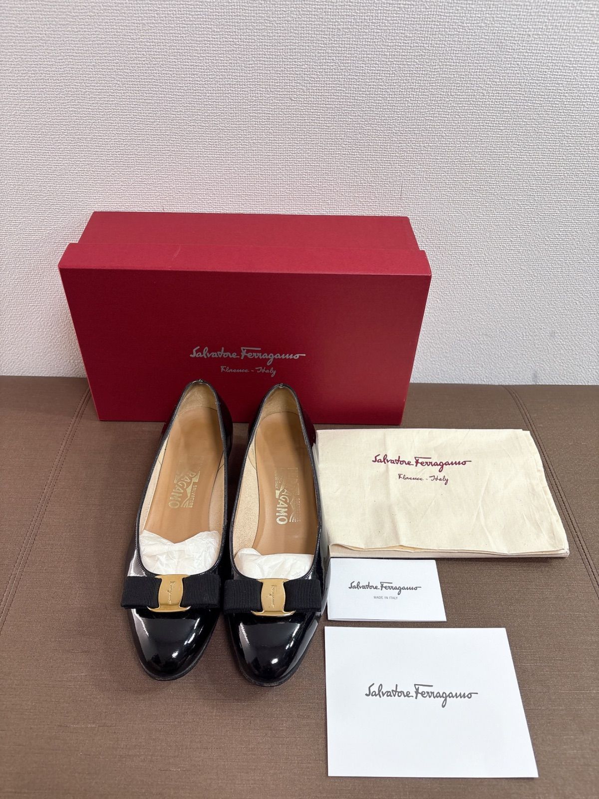 サルヴァトーレ フェラガモ Salvatore Ferragamo パンプス ヴァラ ヒール パテントレザー シューズ レディース 6 1|2 C