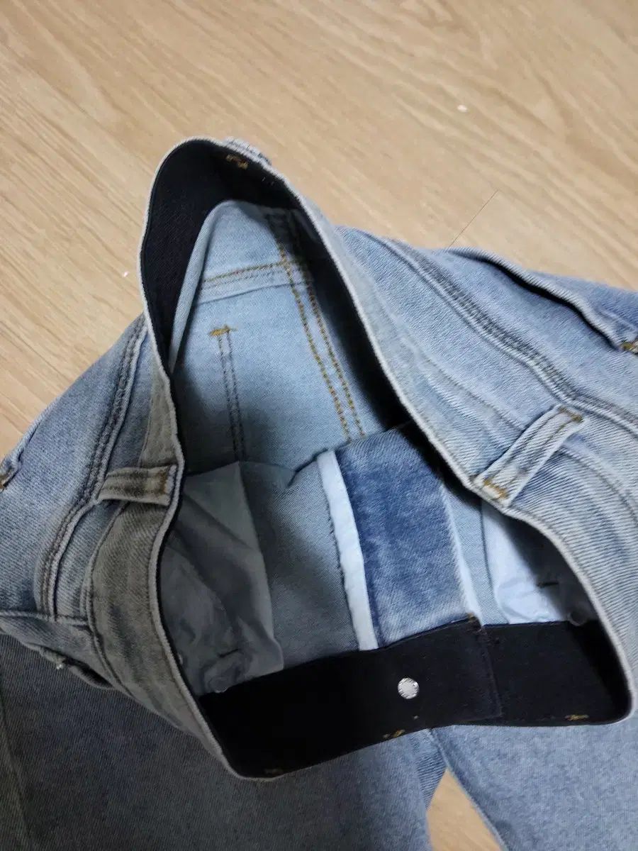 ライトブルー ブーツカット