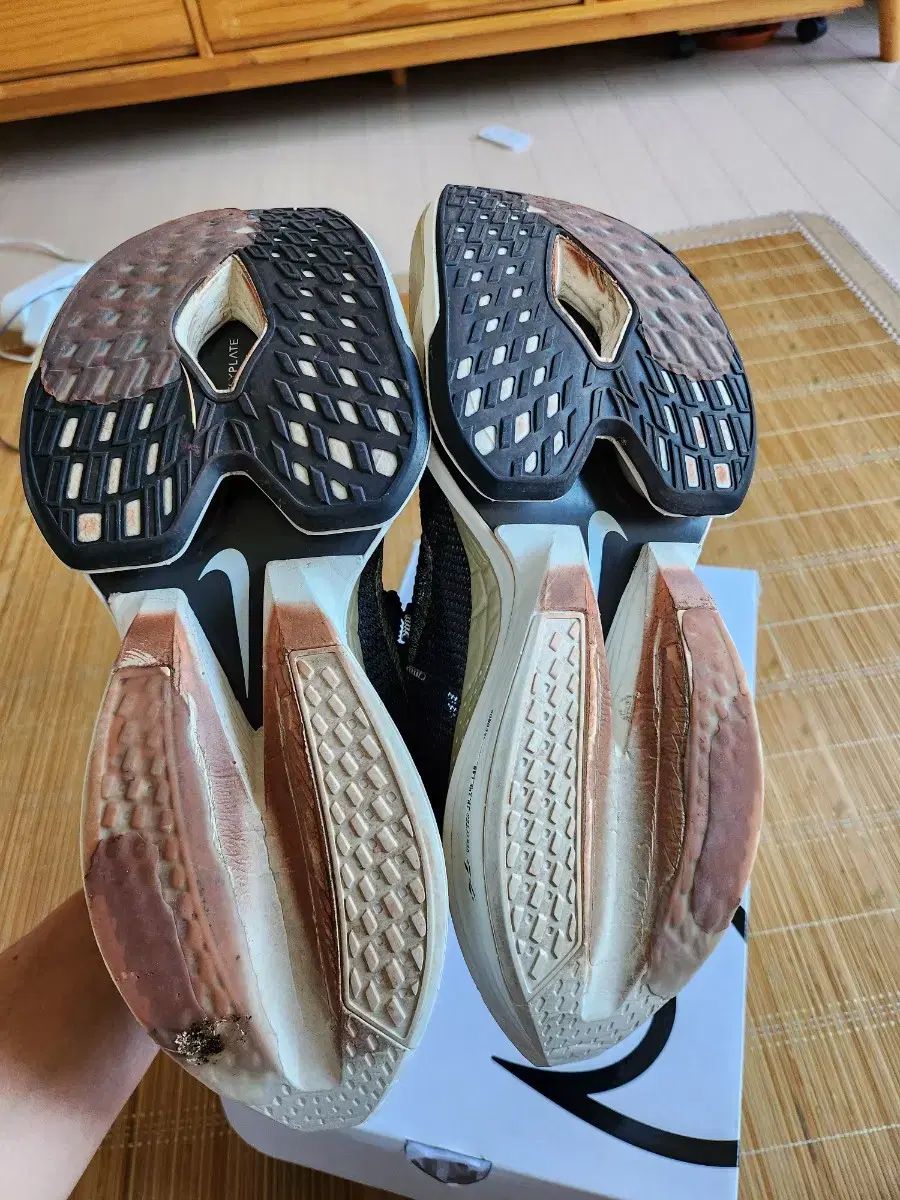 品質保障! NIKE ナイキ エア ズーム アルファフライ ネクスト 2 黒 メタリック ゴールド 穀物 動作済み