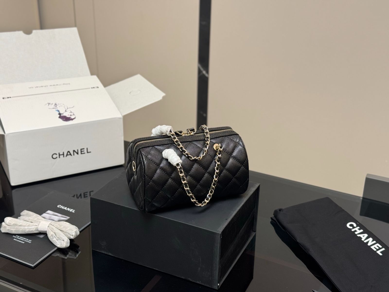 今日特価】Chanel 25P Bowling Bag ボーリングバッグ