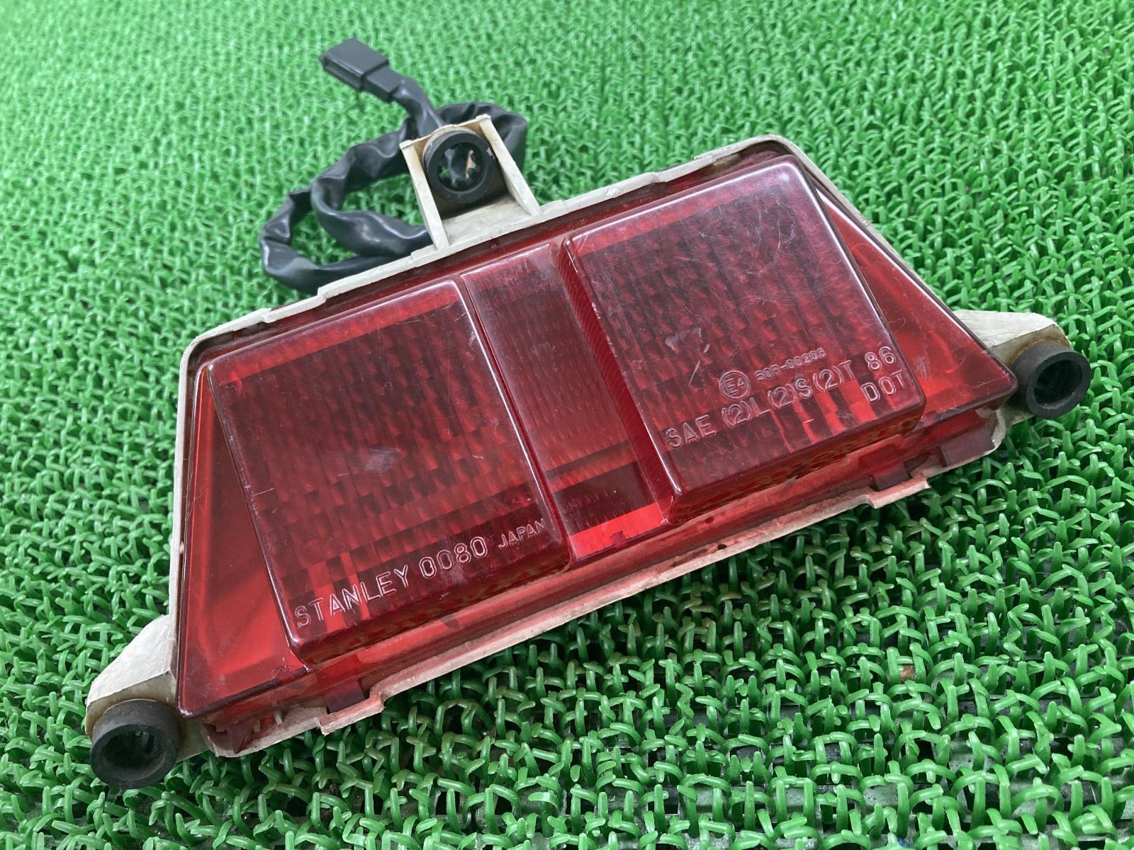 nc30 テールランプ　VFR400r VFR400R テールランプ 0080 ホンダ 純正 中古 バイク 部品 NC30