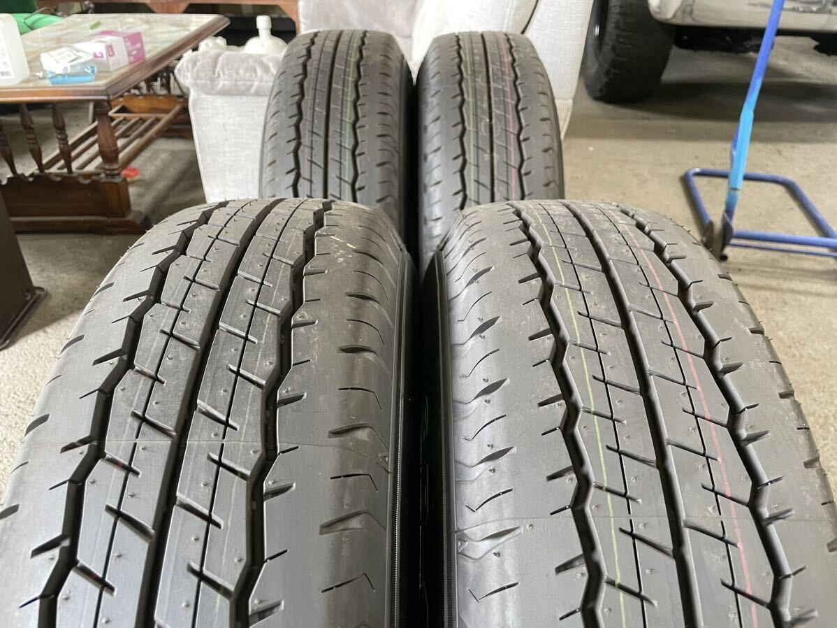 ①2本分　ハイエース　純正タイヤ　ダンロップ195/80R 新車外し DUNLOP（ダンロップ） 200系 ハイエース 新車外し 純正タイヤ 2024年製