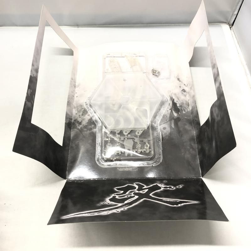 スクウェア・エニックス PLAY ARTS改 スネーク メタリック 箱傷みあり スクウェア・エニックス PLAY ARTS改 スネーク メタリック 箱傷みあり