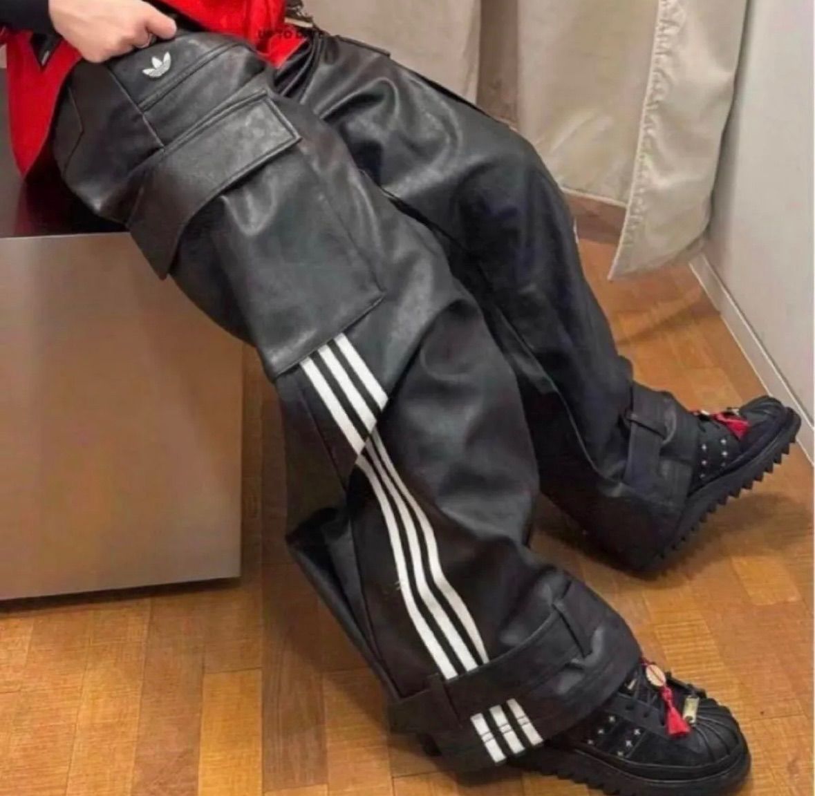 【完売品】Adidas adilenium ビンテージ レザーパンツ 25サイズ 完売品】Adidas adilenium ビンテージ レザーパンツ 25サイズ