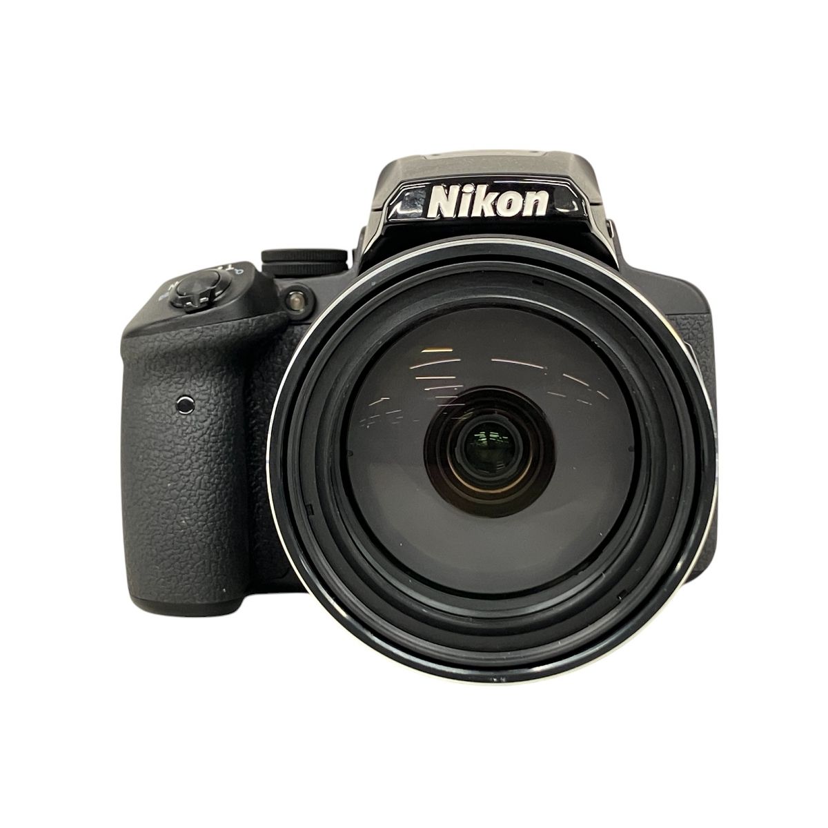 Nikon COOLPIX P900 83X WIDE OPTICAL ZOOM ED VR 4.3-357mm F2 Nikon COOLPIX P900 83X WIDE OPTICAL ZOOM ED VR 4.3-357mm F2
