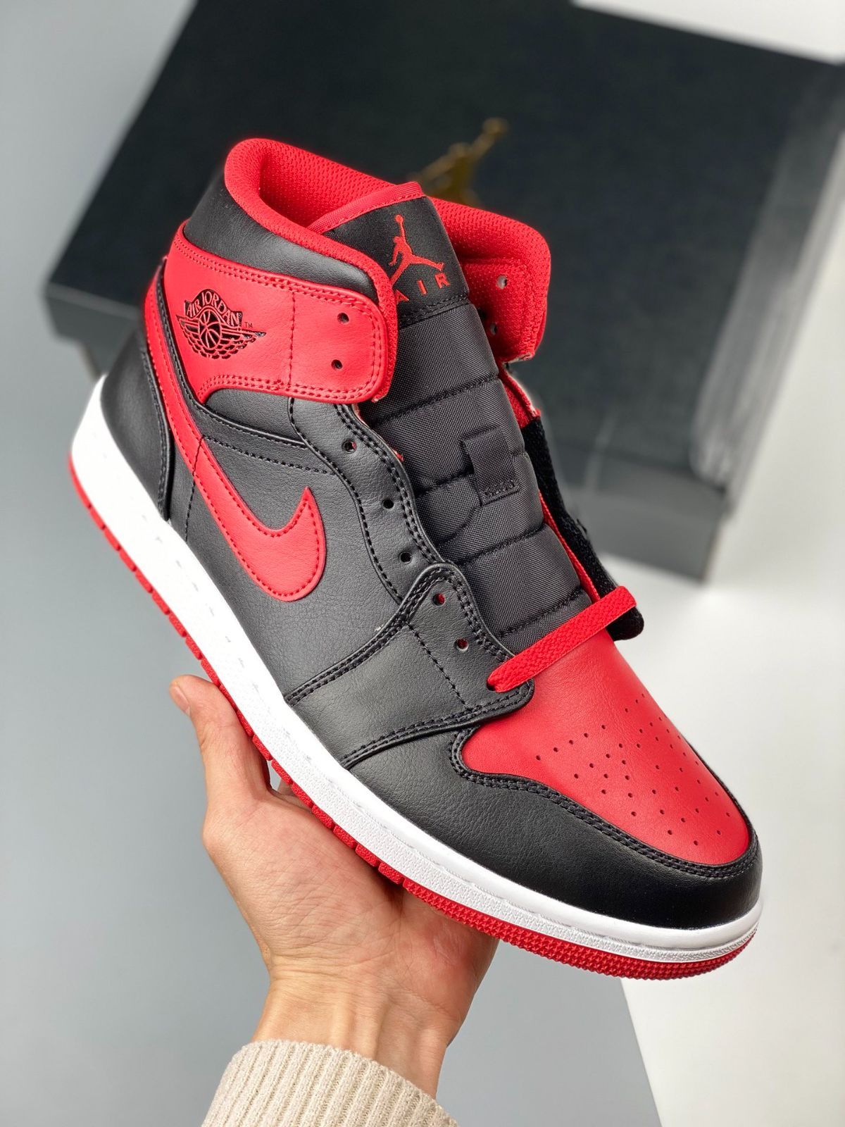 ✨大特価✨ NIKE AIR JORDAN 1 MID Bred ナイキ エアジョーダン