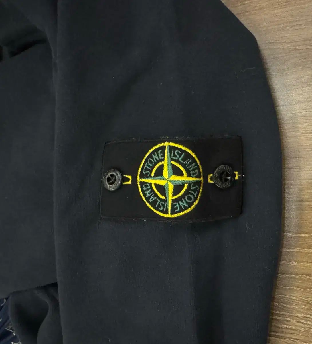 L 22FW STONE ISLAND ストーンアイランド パーカー ステータス 10 9 5