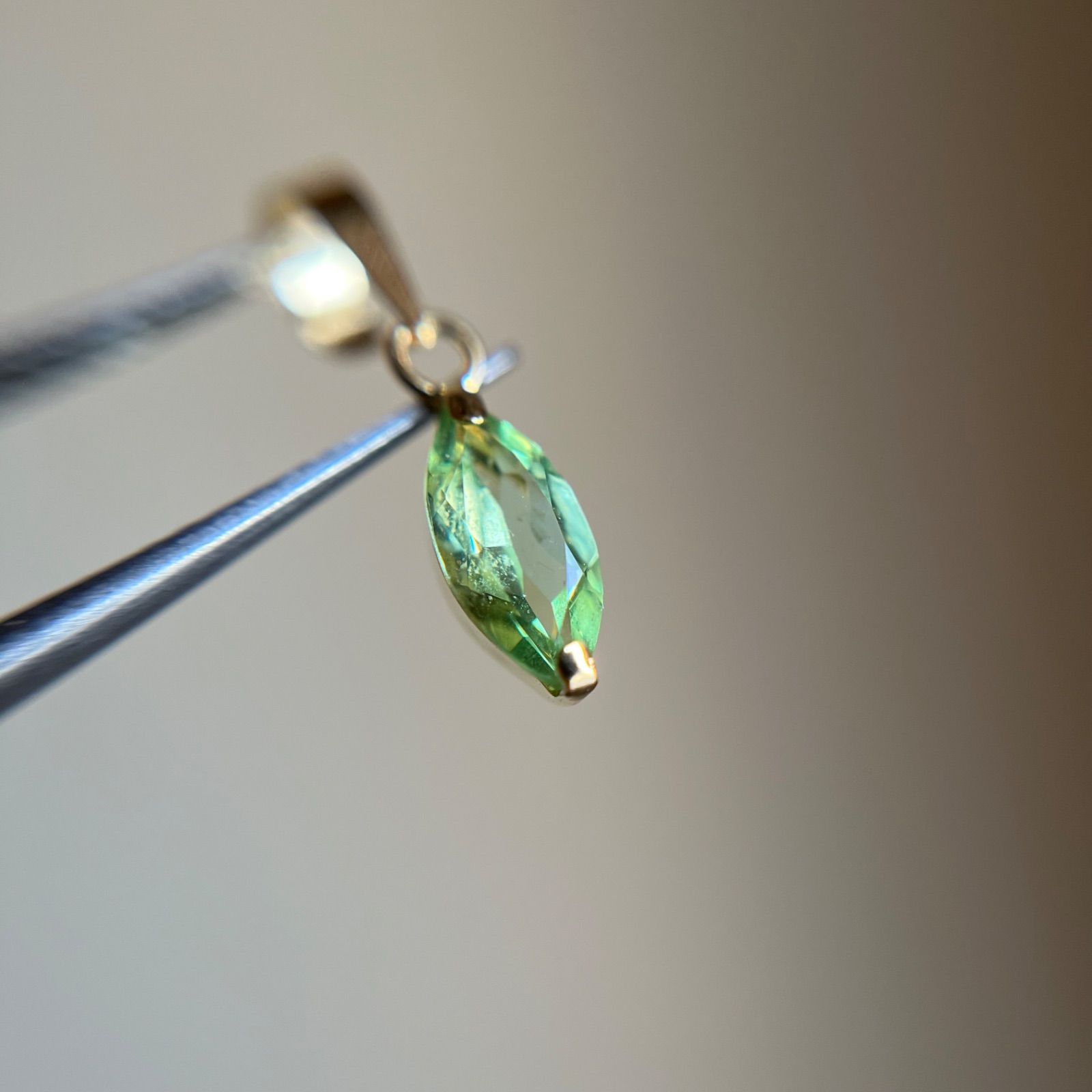 K18 天然石アレキサンドライトoval希少 レア ペンダントトップ 18金