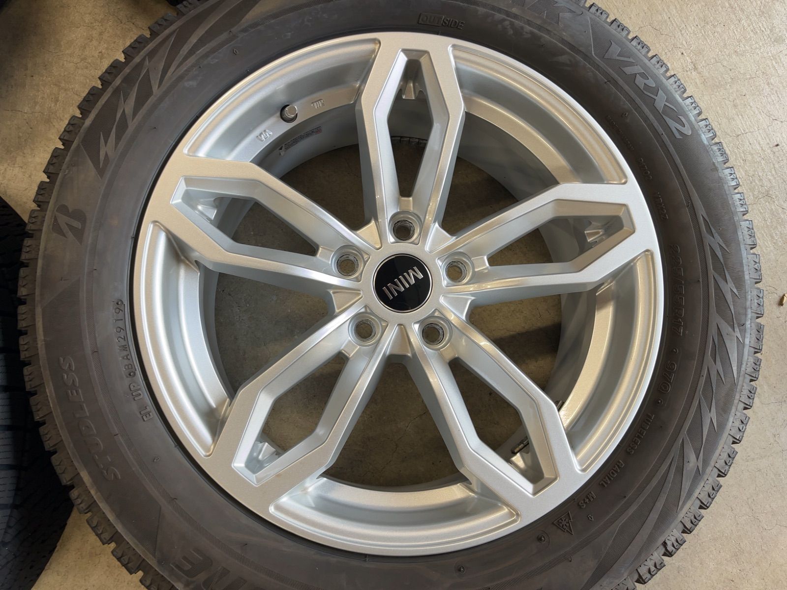MINI クロスオーバー【F60】純正ホイール、スタッドレス付き『17