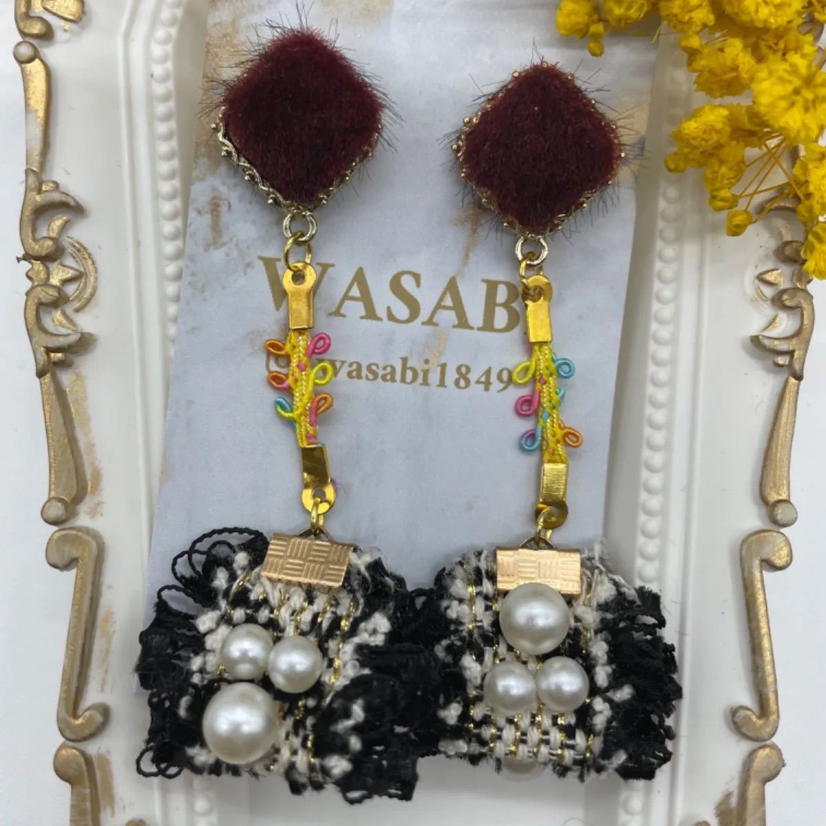 ワインレッドファーカボションとブラックパールリボンのイヤリング ワインレッドファーカボションとブラックパールリボンのイヤリング