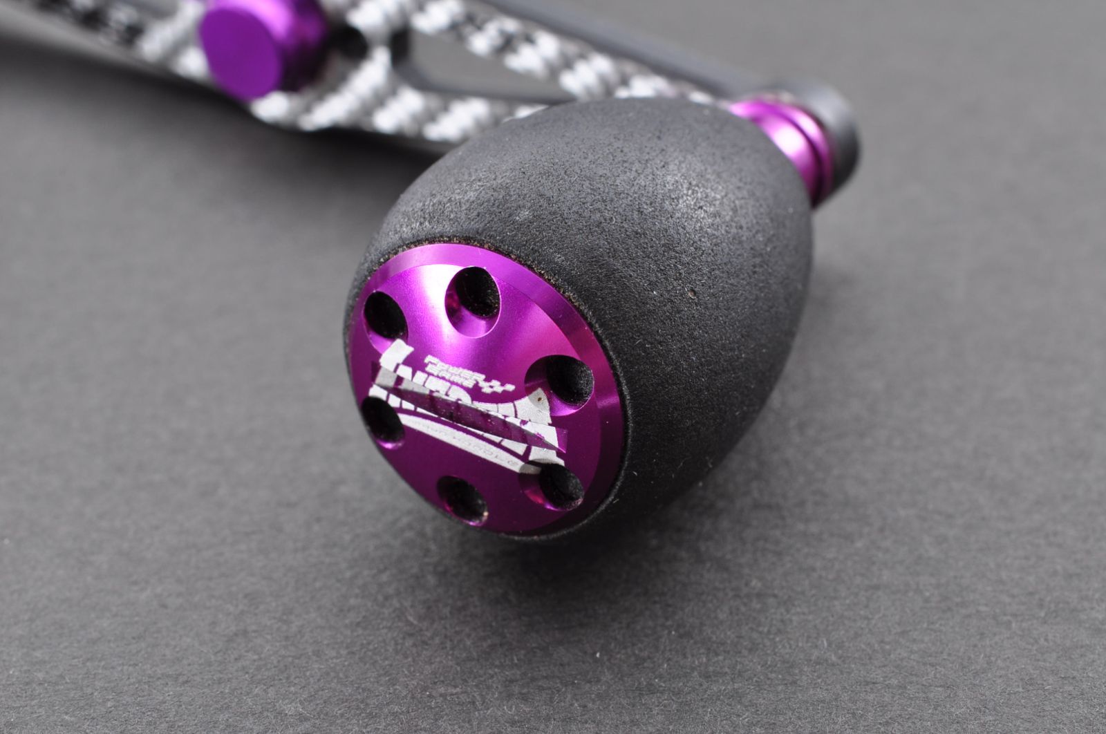 ZPI イナーシャ カーボンハンドル バレルシェイプノブ 92mm ダイワ ゴールド 箱有 ZPI イナーシャ カーボンハンドル バレルシェイプノブ 92mm シマノ